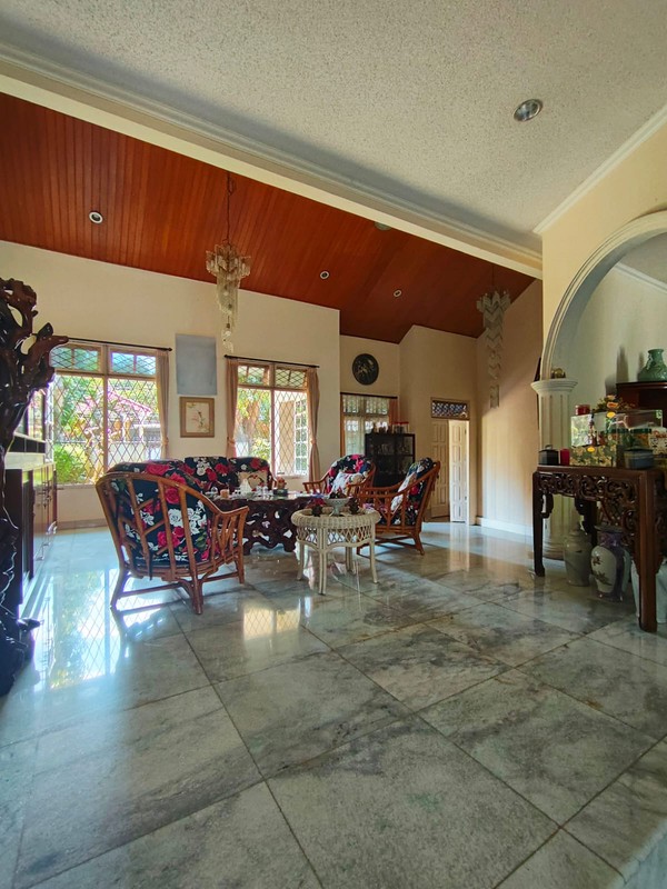 Dijual Cepat!! Rumah klasik super luas dan asri, lingkungan sangat tenang di Jagakarsa