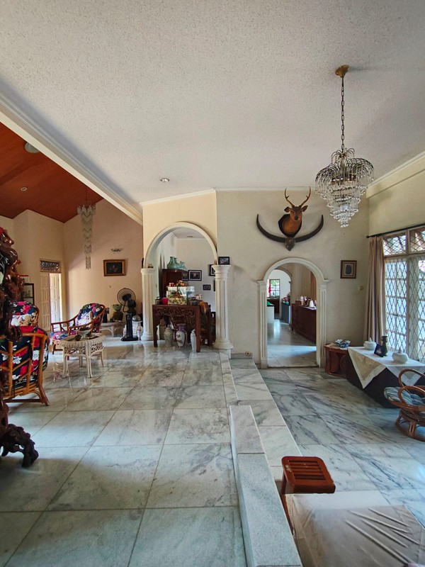 Dijual Cepat!! Rumah klasik super luas dan asri, lingkungan sangat tenang di Jagakarsa