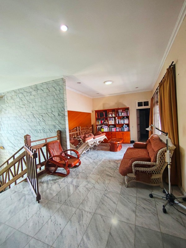 Dijual Cepat!! Rumah klasik super luas dan asri, lingkungan sangat tenang di Jagakarsa