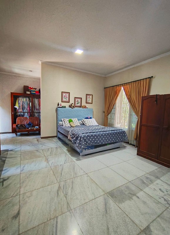 Dijual Cepat!! Rumah klasik super luas dan asri, lingkungan sangat tenang di Jagakarsa