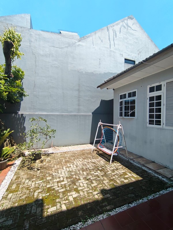 Dijual Cepat!! Rumah klasik super luas dan asri, lingkungan sangat tenang di Jagakarsa