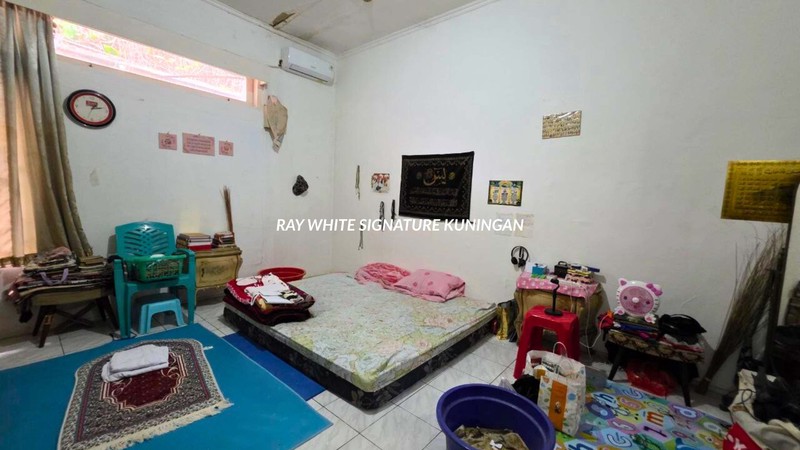 Rumah Tua Hitung Tanah di Lokasi Strategis di Kemang 