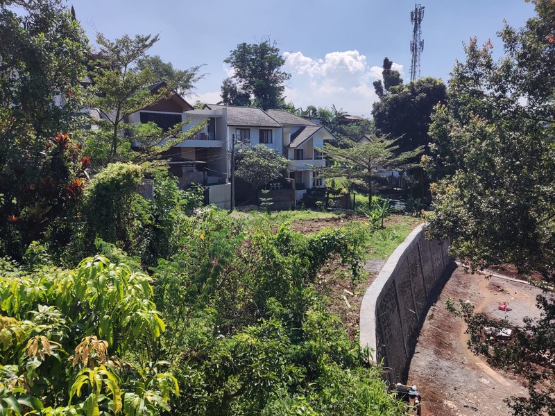 NYAMAN! Rumah 3 Lantai di Rancakendal, Bandung!