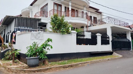 Rumah Bagus Posisi Hook Siap Huni dan Asri di Jl Kesehatan, Bintaro, Jakarta Selatan