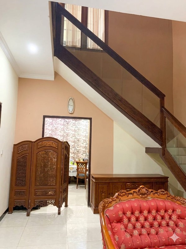 Rumah 2 Lantai Di Ketintang Surabaya