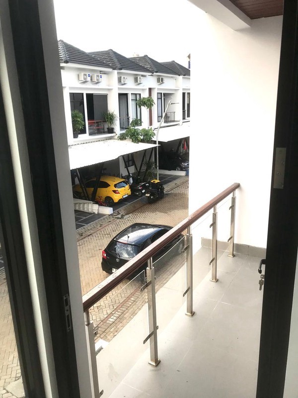 Rumah Baru Siap Huni di Bintaro 5 Menit Cluster Kuricang KRL Pondok Ranji 2 Lantai