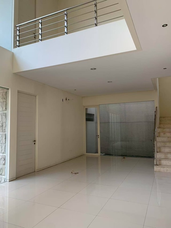 Jual dan Disewakan Rumah Cantik 2 Lantai Raffles Garden Citraland Surabaya Barat