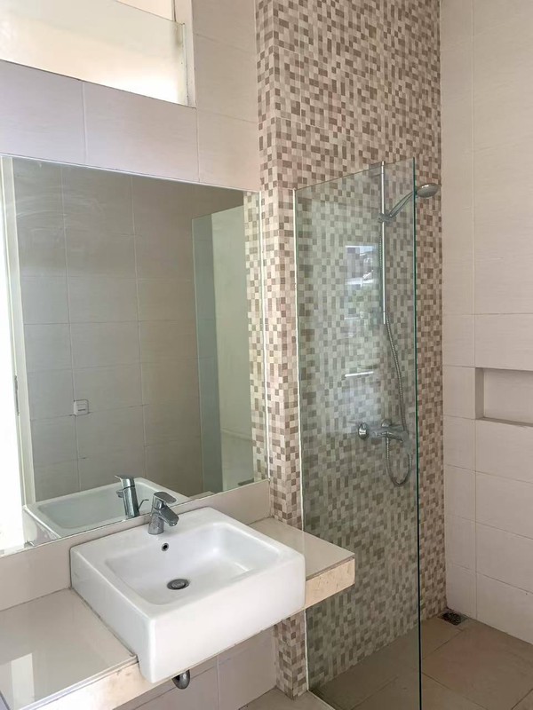 Jual dan Disewakan Rumah Cantik 2 Lantai Raffles Garden Citraland Surabaya Barat