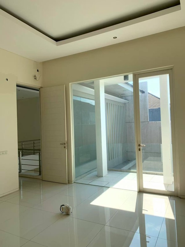 Jual dan Disewakan Rumah Cantik 2 Lantai Raffles Garden Citraland Surabaya Barat