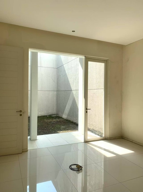 Jual dan Disewakan Rumah Mewah 2 Lantai Raffles Garden Citraland Surabaya Barat Siap Huni