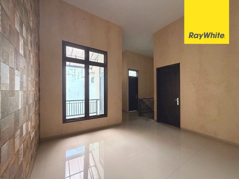 Rumah di Arya Town House 3, Kranggan, Jatisampurna