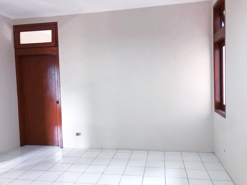 Rumah Komersial Strategis di Penjernihan Benhil - Cocok untuk Usaha & Hunian