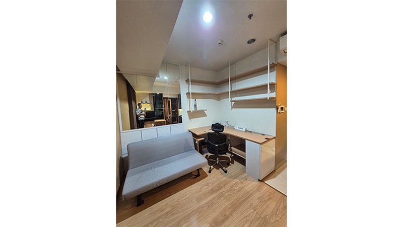 Apartemen 2 unit studio direnovasi menjadi 2 bedroom, ada 2 balkon, full furnish, The Crest West Vista Puri