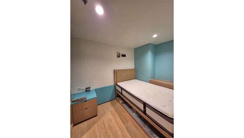 Apartemen 2 unit studio direnovasi menjadi 2 bedroom, ada 2 balkon, full furnish, The Crest West Vista Puri