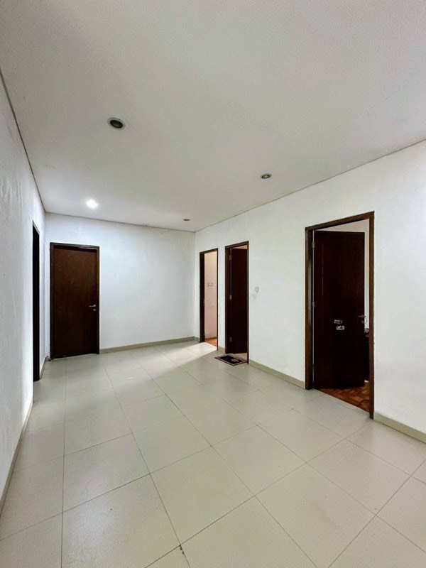 Dijual Cepat! Rumah 2 Lantai Bintaro Sektor 6 - LT 362 m², 4+1 KT, Garasi 2 Mobil, SHM, Nego!