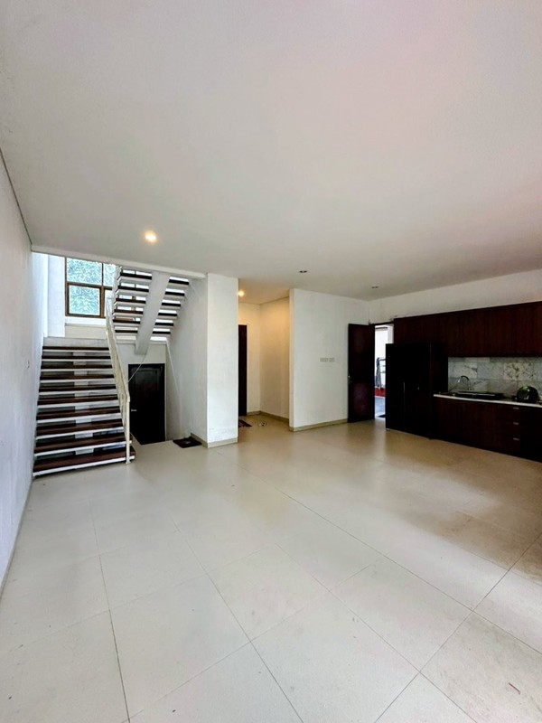 Dijual Cepat! Rumah 2 Lantai Bintaro Sektor 6 - LT 362 m², 4+1 KT, Garasi 2 Mobil, SHM, Nego!