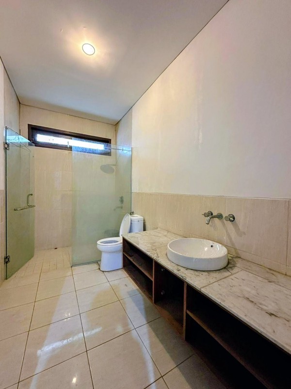 Dijual Cepat! Rumah 2 Lantai Bintaro Sektor 6 - LT 362 m², 4+1 KT, Garasi 2 Mobil, SHM, Nego!