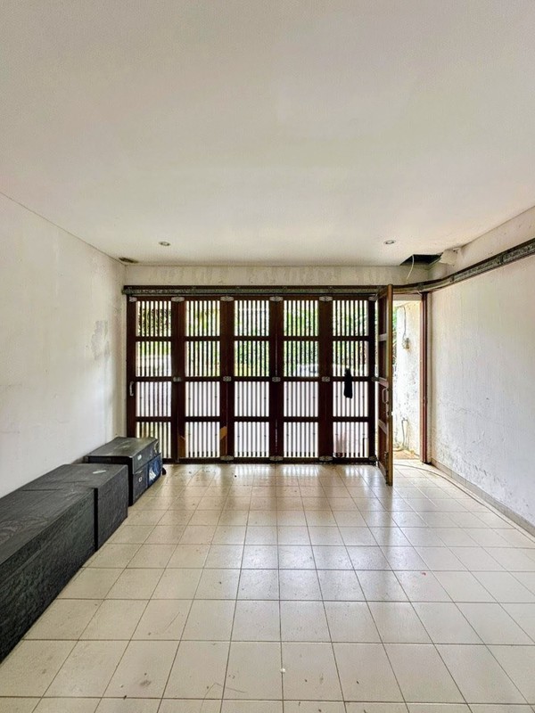 Dijual Cepat! Rumah 2 Lantai Bintaro Sektor 6 - LT 362 m², 4+1 KT, Garasi 2 Mobil, SHM, Nego!