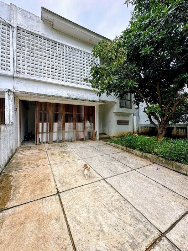 Dijual Cepat! Rumah 2 Lantai Bintaro Sektor 6 - LT 362 m², 4+1 KT, Garasi 2 Mobil, SHM, Nego!