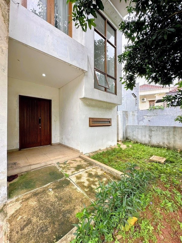 Dijual Cepat! Rumah 2 Lantai Bintaro Sektor 6 - LT 280 m², 4+1 KT, Garasi 2 Mobil, SHM, Nego!