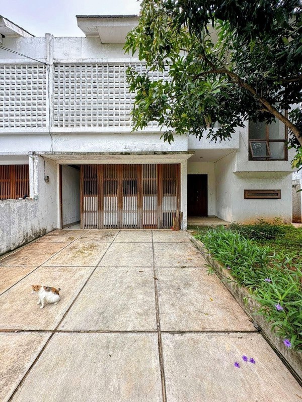 Dijual Cepat! Rumah 2 Lantai Bintaro Sektor 6 - LT 280 m², 4+1 KT, Garasi 2 Mobil, SHM, Nego!