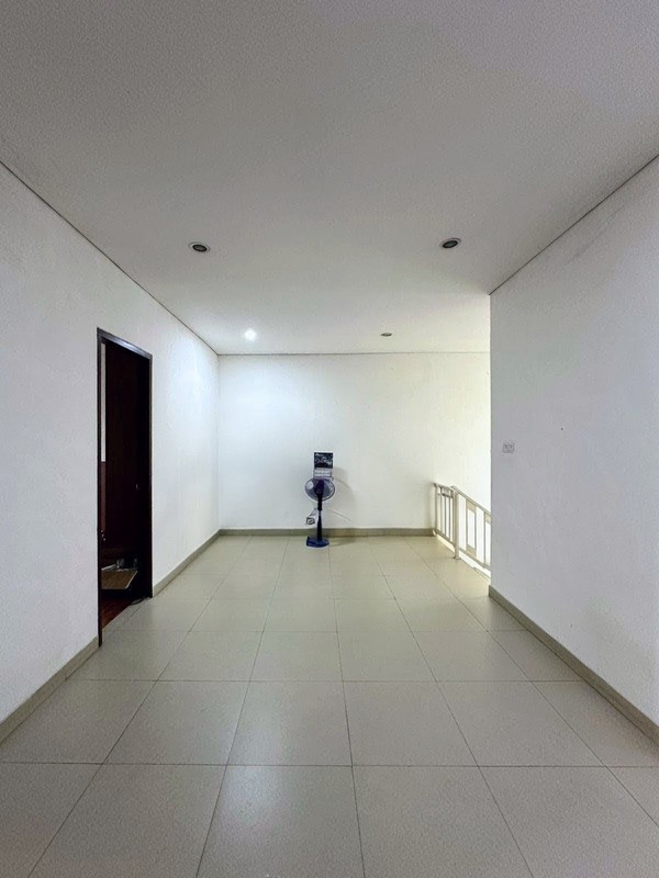 Dijual Cepat! Rumah 2 Lantai Bintaro Sektor 6 - LT 280 m², 4+1 KT, Garasi 2 Mobil, SHM, Nego!