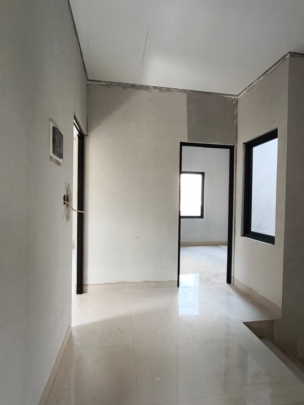 Rumah Baru Siap Huni di BSD Dekat Sekolah dan Stasiun Kereta