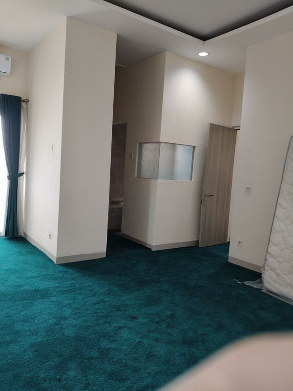 RUMAH DENGAN INDOOR SWIMMING POOL di CLUSTER CASPIA BSD CITY