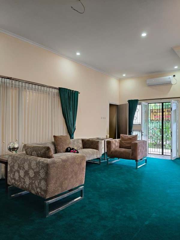 RUMAH DENGAN INDOOR SWIMMING POOL di CLUSTER CASPIA BSD CITY