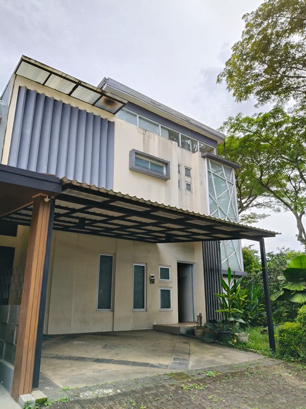 RUMAH DENGAN INDOOR SWIMMING POOL di CLUSTER CASPIA BSD CITY