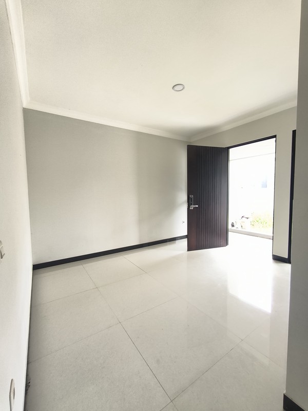 5 Man Dijual Rumah Baru Woodland Citraland Surabaya Barat Dekat Uc, Pasar Modern, Taipei School