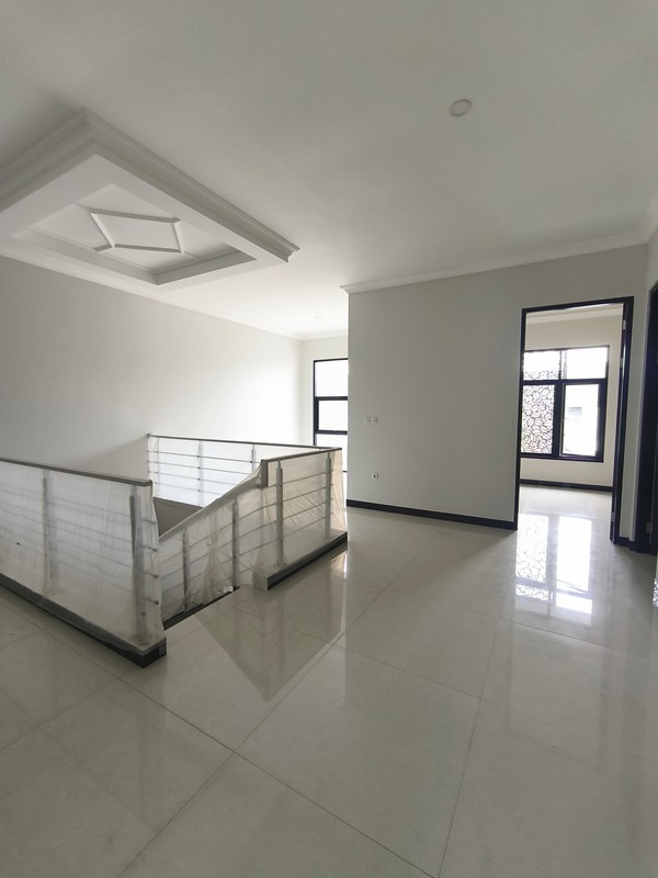 5 Man Dijual Rumah Baru Woodland Citraland Surabaya Barat Dekat Uc, Pasar Modern, Taipei School