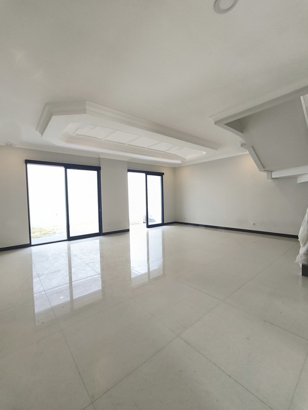 5 Man Dijual Rumah Baru Woodland Citraland Surabaya Barat Dekat Uc, Pasar Modern, Taipei School