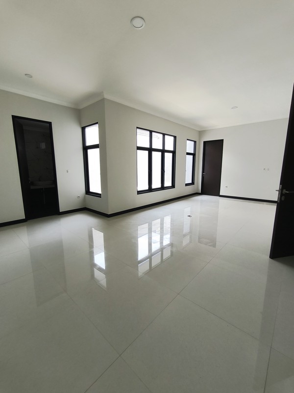 5 Man Dijual Rumah Baru Woodland Citraland Surabaya Barat Dekat Uc, Pasar Modern, Taipei School