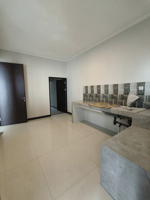5 Man Dijual Rumah Baru Woodland Citraland Surabaya Barat Dekat Uc, Pasar Modern, Taipei School