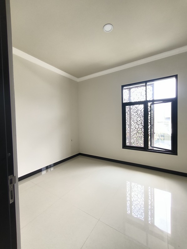 5 Man Dijual Rumah Baru Woodland Citraland Surabaya Barat Dekat Uc, Pasar Modern, Taipei School