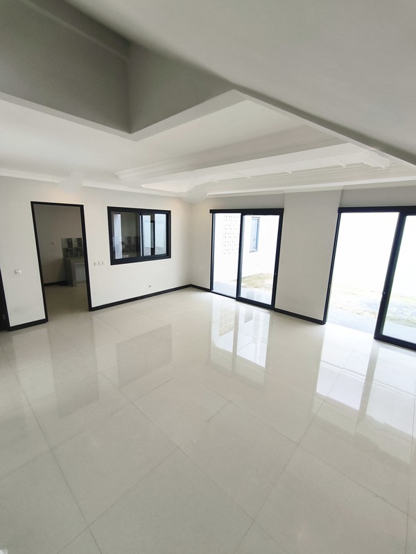 5 Man Dijual Rumah Baru Woodland Citraland Surabaya Barat Dekat Uc, Pasar Modern, Taipei School