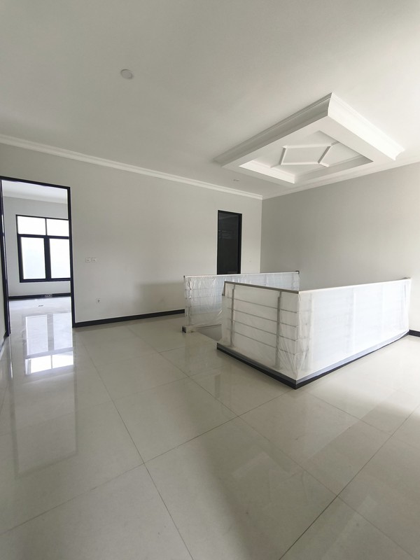 5 Man Dijual Rumah Baru Woodland Citraland Surabaya Barat Dekat Uc, Pasar Modern, Taipei School