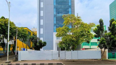 Gedung  Delapan Lantai Strategis Di Mampang, Jaksel