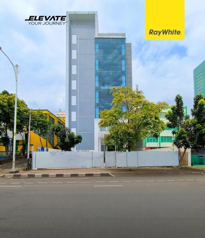 Gedung  Delapan Lantai Strategis Di Mampang, Jaksel