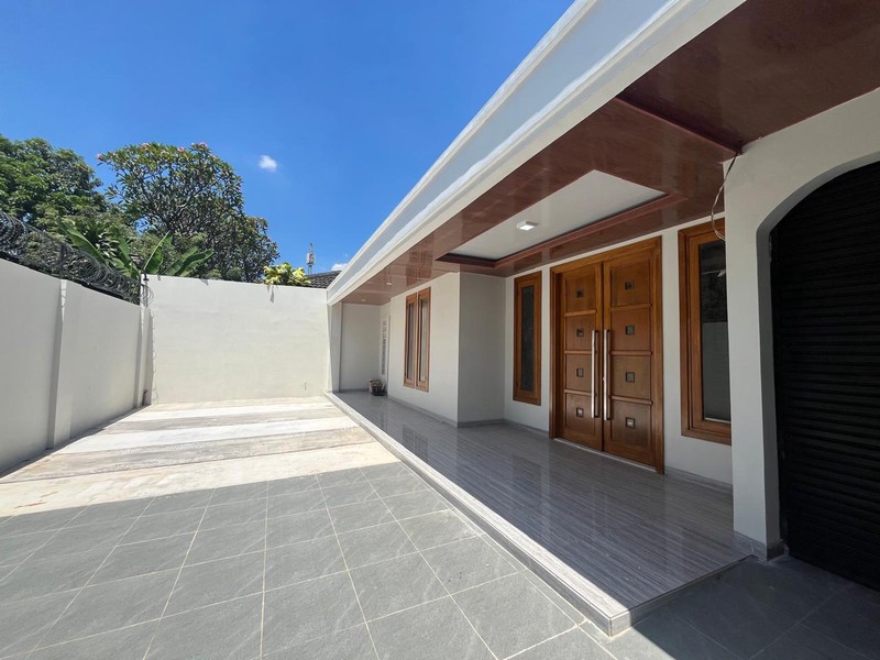  Dijual Rumah di Kemang Selatan Cocok untuk Rumah Tinggal