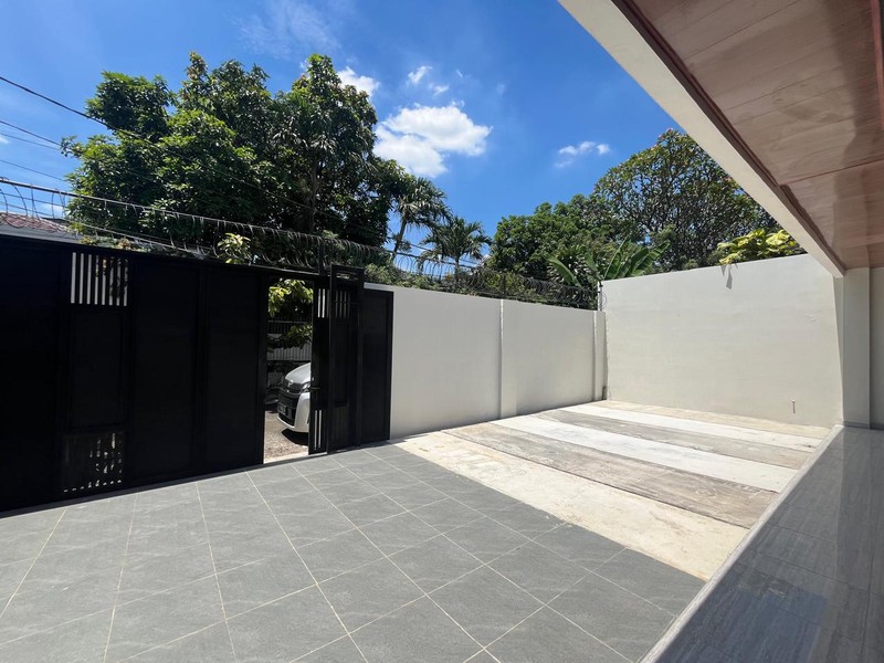  Dijual Rumah di Kemang Selatan Cocok untuk Rumah Tinggal