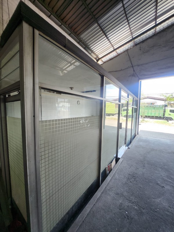 Dijual Gudang Plus Ruang Kantor - Margomulyo Permai 