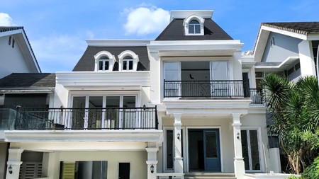 Rumah Bagus Dengan Kolam Renang Di Kebayoran Residence Bintaro