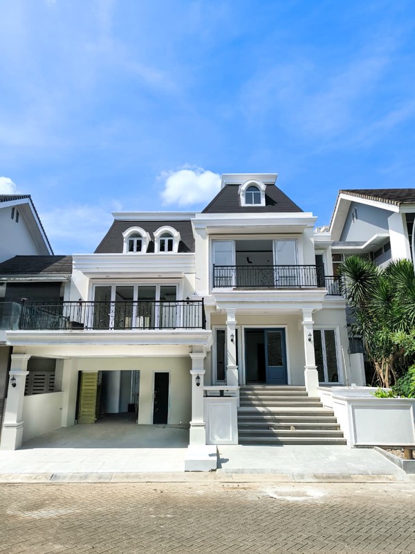 Rumah Bagus Dengan Kolam Renang Di Kebayoran Residence Bintaro