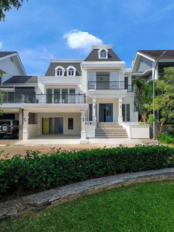 Rumah Bagus Dengan Kolam Renang Di Kebayoran Residence Bintaro
