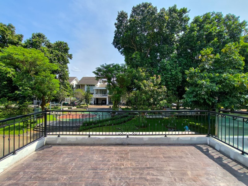 Rumah Bagus Dengan Kolam Renang Di Kebayoran Residence Bintaro