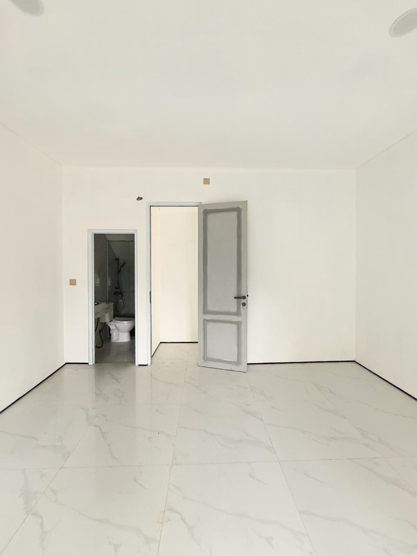 Rumah Bagus Dengan Kolam Renang Di Kebayoran Residence Bintaro