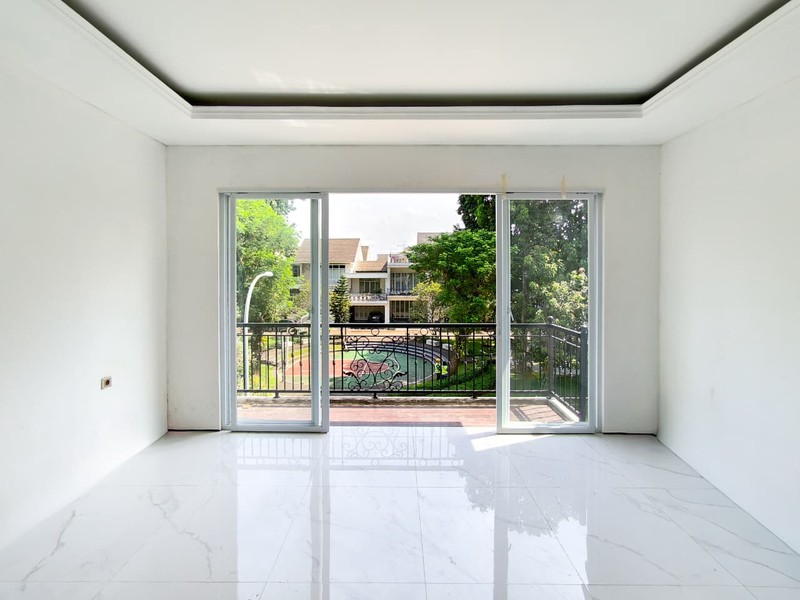 Rumah Bagus Dengan Kolam Renang Di Kebayoran Residence Bintaro