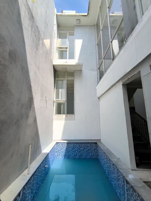 Rumah Bagus Dengan Kolam Renang Di Kebayoran Residence Bintaro